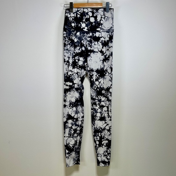 Lululemon | Wunder Under Hi-Rise Leggings in Shibori Tie-Dye Black & White Size - Picture 1 of 7